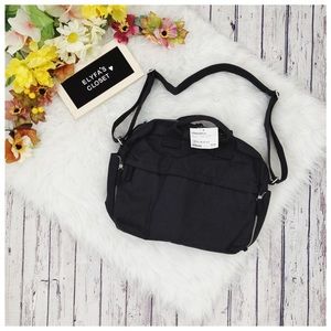 • t r a v e l b a g •